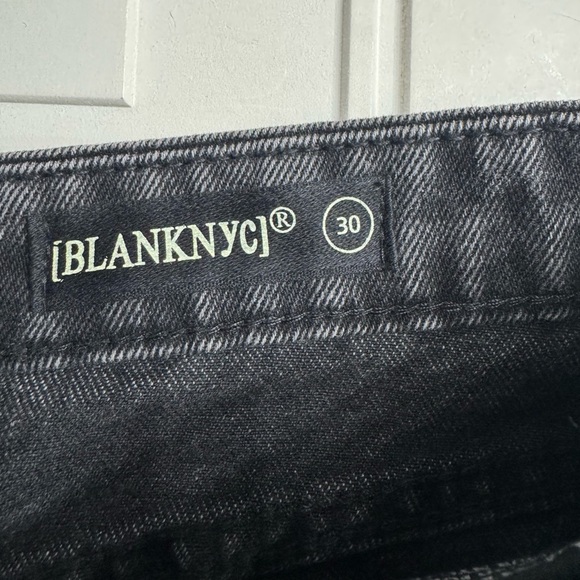 BlankNYC NWT Sabotage Frayed Faded Black Wash High-Rise Shorts Denim Size 30 - Picture 2 of 6